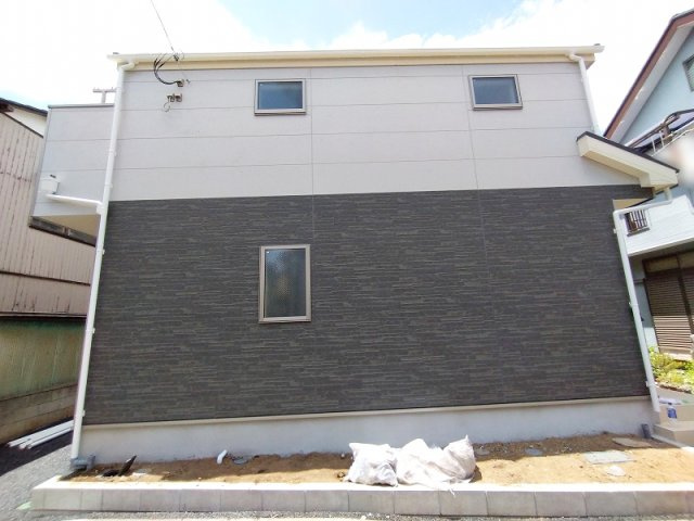 【外観】 | 練馬区大泉学園町2丁目　新築一戸建住宅　全1棟　(保谷店) | 駅前に商業施設や飲食店が充実しておりお仕事帰りに立ち寄りやすいです。