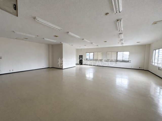 鶴見４丁目テナントの洋室