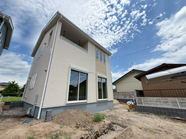 【前面道路含む現地写真】 | 高崎市南新波町　新築住宅 | 開放感あるLDK！
陽当り、風通しも良い暖かな住まいです。
KOALIVE （コアライブ）【0120-919-727】