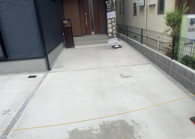 【駐車場】 | 駐車場と明記されていても、最小スペースでつくられた駐車場だと大型車は駐車できなかったり、出入りしにくくなったりする可能性があります。お車のサイズと購入したい物件の駐車場のサイズを現地で確認しましょう。