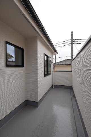 《仲介手数料無料》越谷市千間台東２丁目481-10新築一戸建てKEIAI GRACEのバルコニー