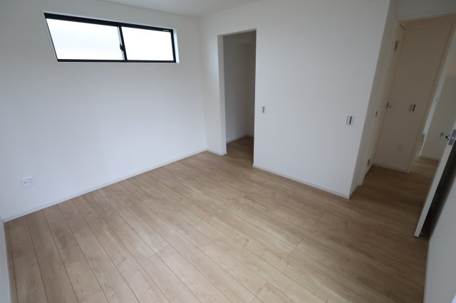 《仲介手数料無料》越谷市千間台東２丁目481-10新築一戸建てKEIAI GRACEの洋室