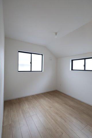 《仲介手数料無料》越谷市千間台東２丁目481-10新築一戸建てKEIAI GRACEの洋室
