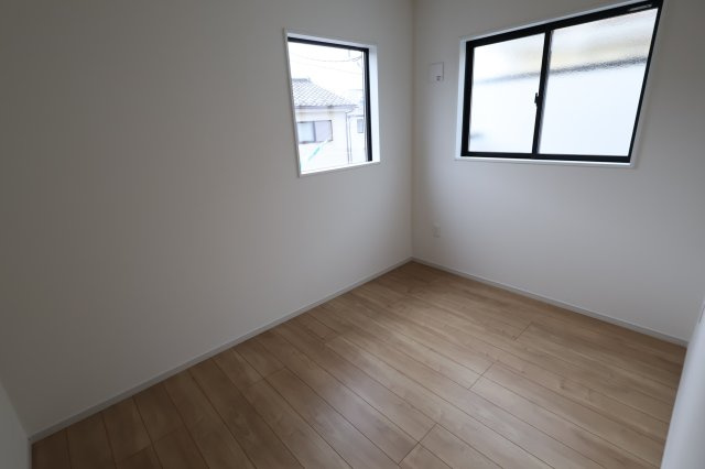 《仲介手数料無料》越谷市千間台東２丁目481-10新築一戸建てKEIAI GRACEの洋室