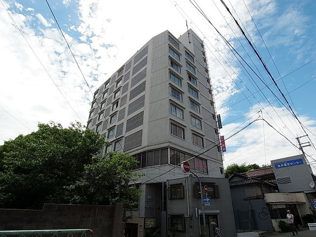 東山ハイツの外観|南向きで明るいリノベーションマンション