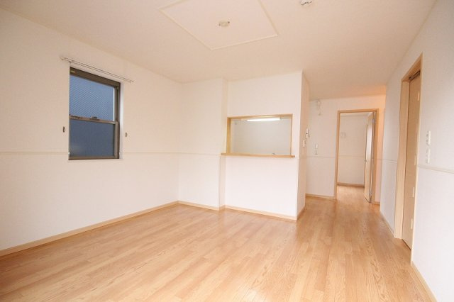 ピングーEASTの居間・リビング|※お部屋により仕様が異なる場合があります※