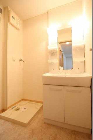 ピングーEASTの洗面所|※お部屋により仕様が異なる場合があります※
