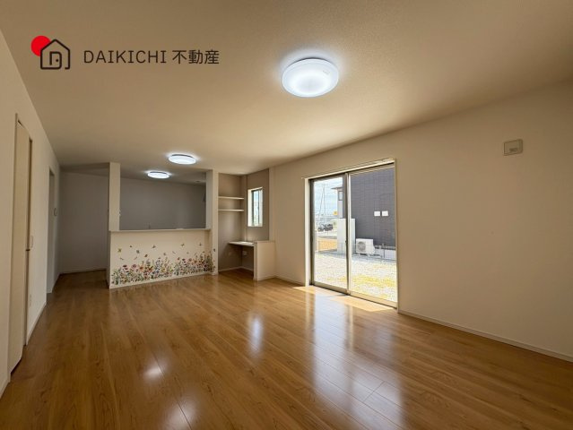 【居間・リビング】 | 羽生市大字中岩瀬　中古戸建