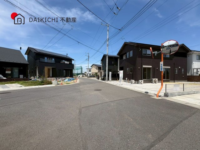 【前面道路含む現地写真】 | 羽生市大字中岩瀬　中古戸建
