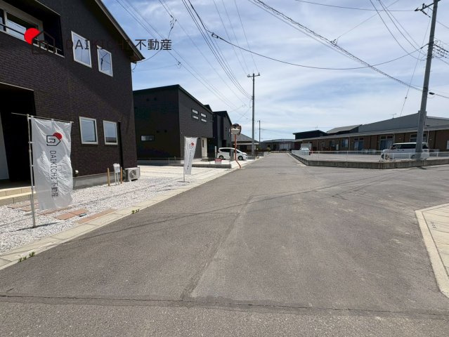 【前面道路含む現地写真】 | 羽生市大字中岩瀬　中古戸建