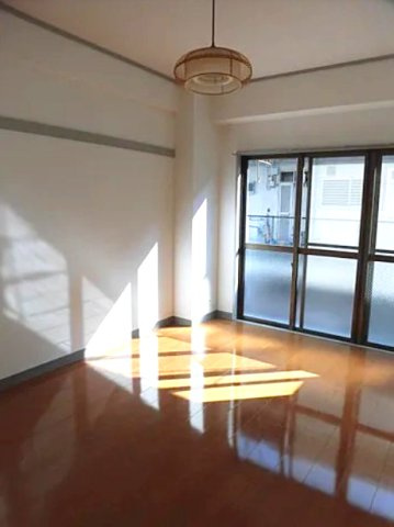 戸田市中町１丁目の賃貸マンションの居間・リビング