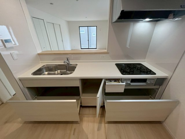 うるま市与那城屋慶名第6　クレイドルガーデン　新築戸建て　全4棟　4号棟のキッチン