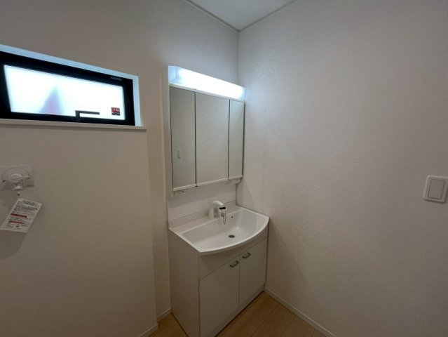 うるま市与那城屋慶名第6　クレイドルガーデン　新築戸建て　全4棟　4号棟の独立洗面台