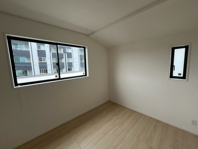 うるま市与那城屋慶名第6　クレイドルガーデン　新築戸建て　全4棟　4号棟の洋室