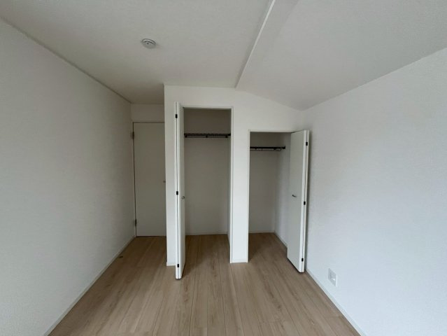 うるま市与那城屋慶名第6　クレイドルガーデン　新築戸建て　全4棟　4号棟の洋室