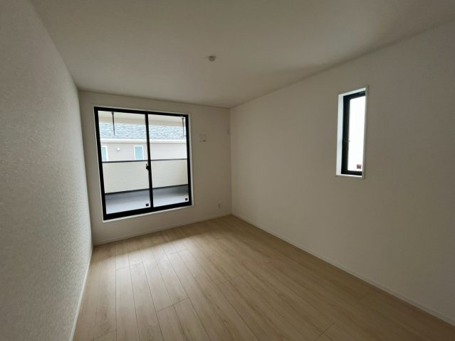 うるま市与那城屋慶名第6　クレイドルガーデン　新築戸建て　全4棟　4号棟の洋室