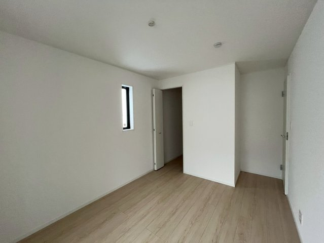 うるま市与那城屋慶名第6　クレイドルガーデン　新築戸建て　全4棟　4号棟の洋室