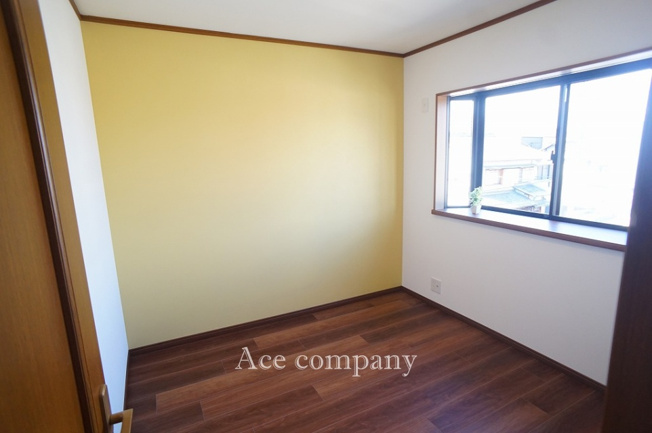 【子供部屋】 | 東大阪市森河内西2丁目 | 【3階：洋室4.5帖】出窓があるお部屋です☆