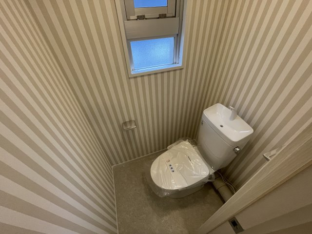 ミネルヴァ曰佐のトイレ|角部屋、温水洗浄便座付トイレ（換気扇有、手洗い有）、
綺麗で清潔感があります♪