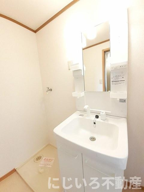 メゾンソレイユBの洗面所