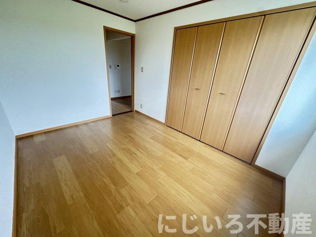 メゾンソレイユBの居間・リビング