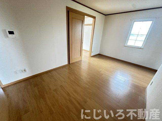 メゾンソレイユBの居間・リビング