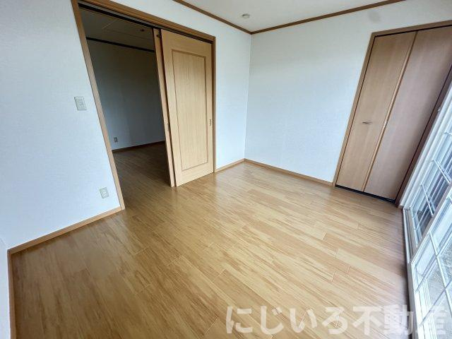 メゾンソレイユBの居間・リビング
