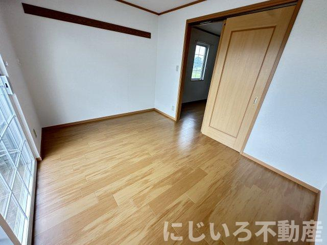 メゾンソレイユBの居間・リビング