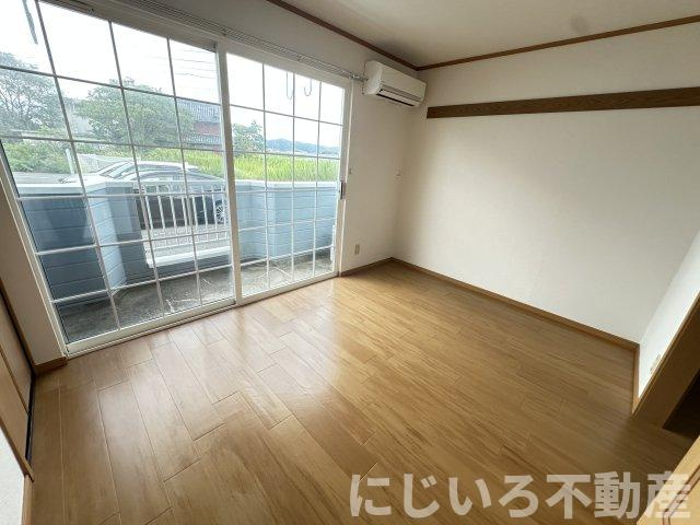 メゾンソレイユBの居間・リビング