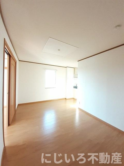 メゾンソレイユBの居間・リビング