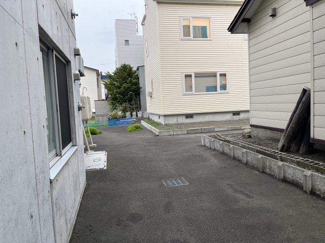 札幌市豊平区月寒東五条５丁目の賃貸マンションの駐車場