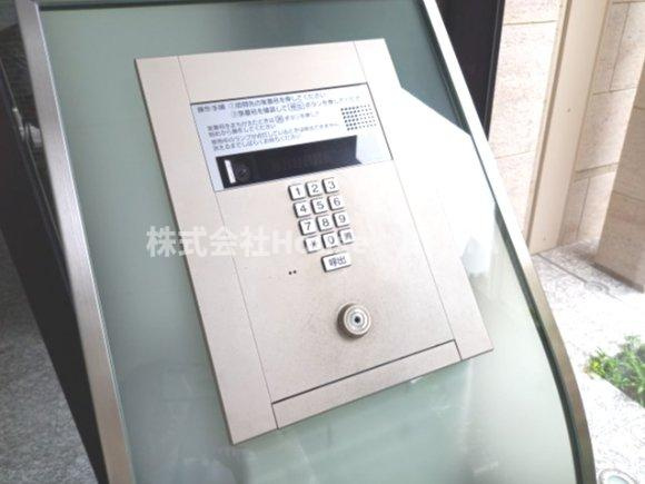 レジュールアッシュ神戸元町のエントランス