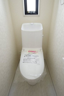 【トイレ】 | 【仲介手数料無料！！】町田市鶴川4丁目　築後未入居戸建て（全3棟）2号棟　4390万円