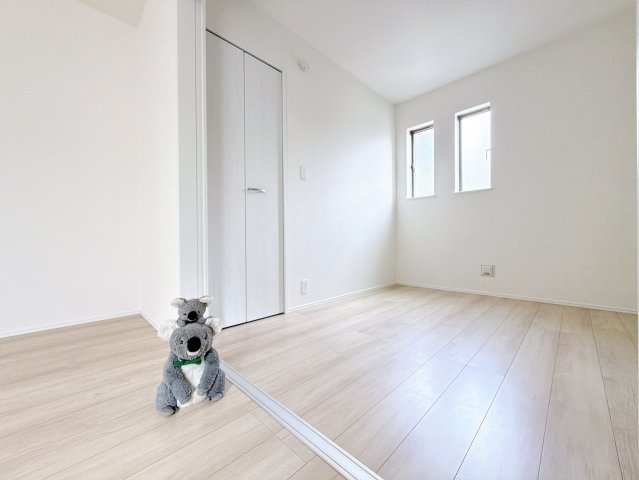 【洋室】 | 前橋市朝日が丘町　新築住宅 | LDKに隣接している洋室。お子様を遊ばせたりお昼寝させたりしながら家事を行えます。