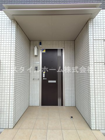 プレミールのエントランス|別部屋写真です。