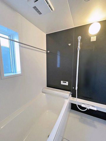 新築戸建・新築建売　鏡石町境第5　第一小・鏡石中の浴室|浴室乾燥機付き＆小窓付きなのでカビの発生を抑制！浴室を清潔に保つことができます！