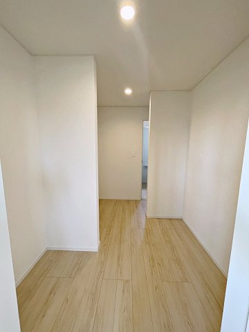 新築戸建・新築建売　鏡石町境第5　第一小・鏡石中の収納|2階ホールと7.3帖の主寝室から出入り可能な大容量WICはご家族で共有できる収納スペース！