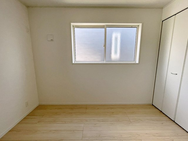 新築戸建・新築建売　鏡石町境第5　第一小・鏡石中の洋室|落ち着きのある空間で自分だけのプライベートな時間をお過ごしください！
