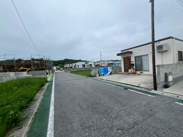 うるま市与那城屋慶名第6　クレイドルガーデン　新築戸建て　全4棟　1号棟の前面道路含む現地写真