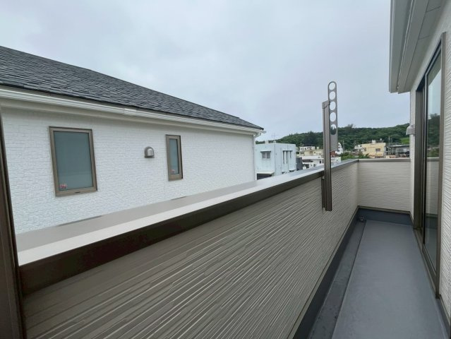 うるま市与那城屋慶名第6　クレイドルガーデン　新築戸建て　全4棟　1号棟のバルコニー