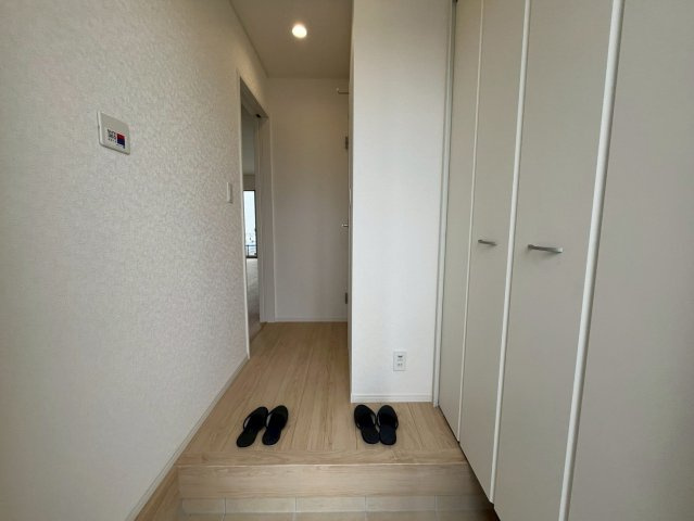 うるま市与那城屋慶名第6　クレイドルガーデン　新築戸建て　全4棟　1号棟の玄関