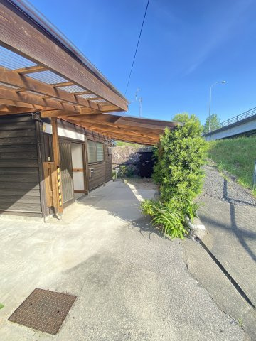 折本1丁目　中古住宅の駐車場