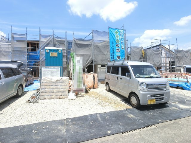 鳥栖市弥生が丘４丁目の新築一戸建の外観|建設現場