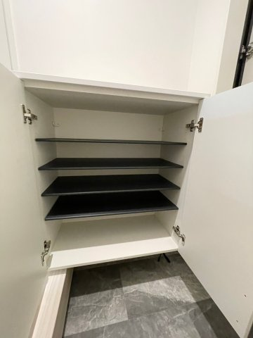 REGIES清荒神Ⅰの収納|シューズボックス付きの玄関です
