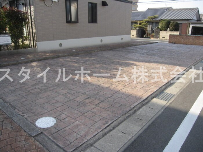 ラ・フィーネ曙　D棟の駐車場