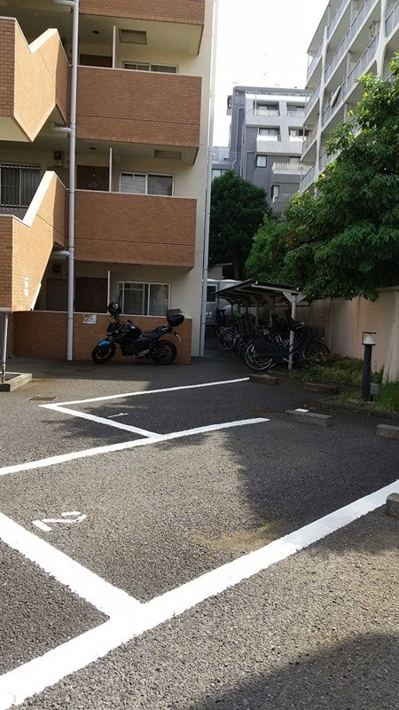 ドエル瀬田　陽当たり良好　日勤管理人　ファミリー向けの駐車場