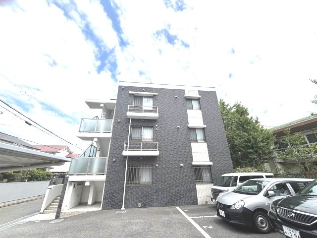 ラミュー八尾木東の駐車場