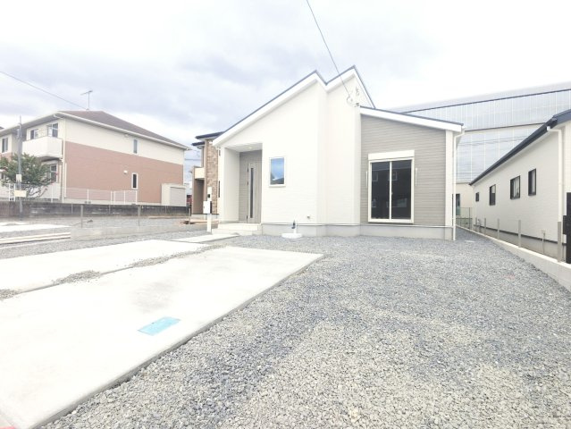鳥栖市弥生が丘4丁目1期 5号棟の前面道路含む現地写真|前面道路含む現地写真です