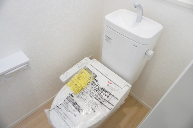 越谷市大字下間久里 新築分譲住宅 のトイレ|1階