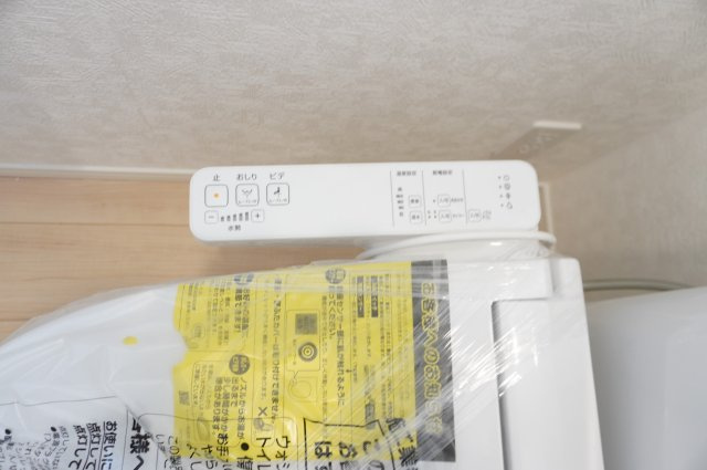 越谷市大字下間久里 新築分譲住宅 のトイレ